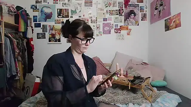 Snapshot of AdorahB3ll3 chatting on March 17, 2025, 8:09 pm AdorahB3ll3 online show from March 17, 2025, 8:09 pm