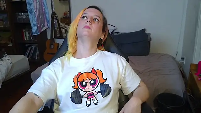 Snapshot of Evelan420 chatting on October 27, 2025, 8:43 pm Evelan420 online show from October 27, 2025, 8:43 pm