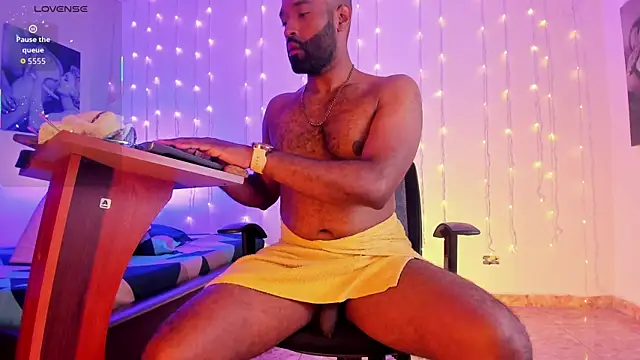 Snapshot of Simon_Basset chatting on October 4, 2025, 12:39 pm Simon Basset online show from October 4, 2025, 12:39 pm