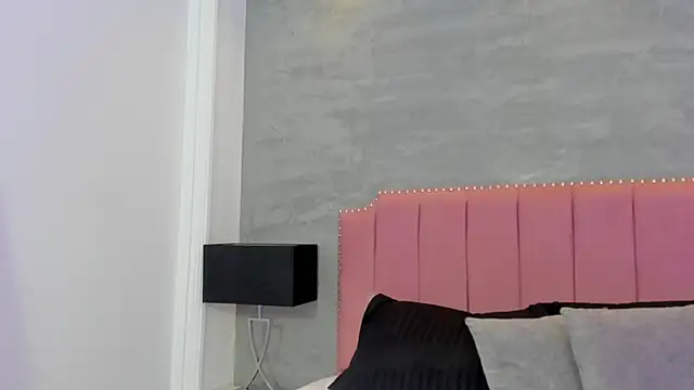 Snapshot of Alaia_Colins chatting on October 4, 2025, 4:14 am Alaia Colins online show from October 4, 2025, 4:14 am