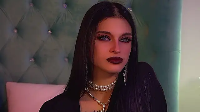 Snapshot of BeverlyMost chatting on November 4, 2025, 6:11 pm BeverlyMost online show from November 4, 2025, 6:11 pm