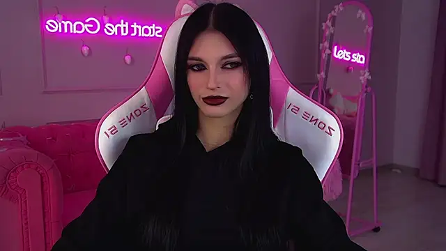 Snapshot of BeverlyMost chatting on December 5, 2025, 6:56 am BeverlyMost online show from December 5, 2025, 6:56 am