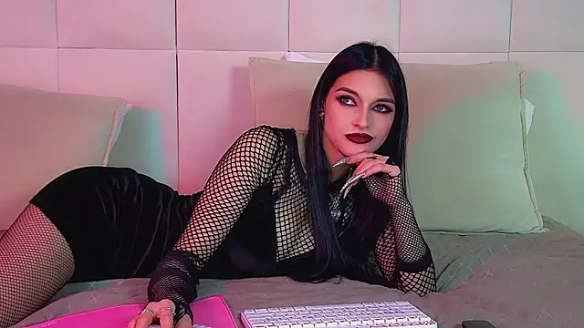 Snapshot of BeverlyMost chatting on November 18, 2025, 6:11 pm BeverlyMost online show from November 18, 2025, 6:11 pm