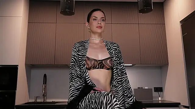 Sofa 01 online show from February 25, 2026, 3:12 pm