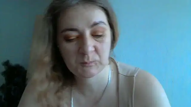 WriterInna44 online show from March 18, 2025, 5:23 am