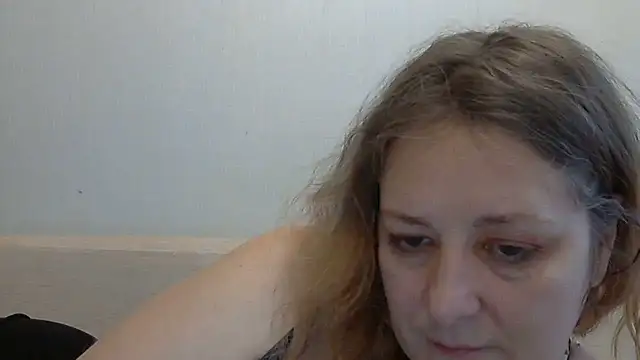 WriterInna44 online show from February 19, 2025, 11:38 am