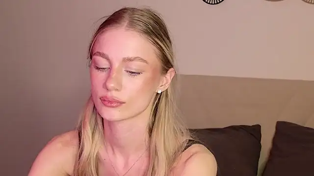 GabriellaOlsen online show from April 12, 2026, 4:54 pm