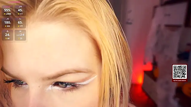 LynetHakes online show from November 5, 2025, 4:26 am