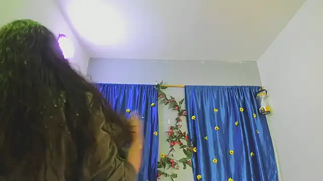 ShairaMarss online show from November 18, 2025, 2:31 pm