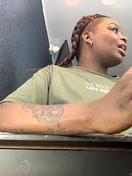 Snapshot of NatyParker chatting on October 15, 2025, 12:35 pm NatyParker online show from October 15, 2025, 12:35 pm