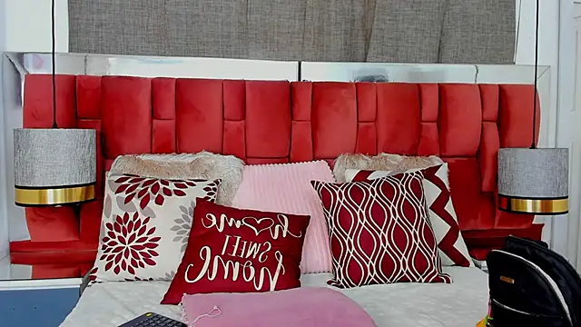 Snapshot of NatyParker chatting on September 17, 2025, 1:46 pm NatyParker online show from September 17, 2025, 1:46 pm