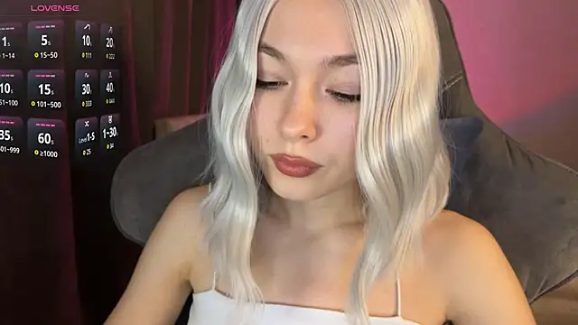 Snapshot of Ohmy_Nora_ chatting on June 3, 2026, 1:45 pm Ohmy Nora online show from June 3, 2026, 1:45 pm