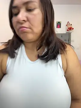 Snapshot of KarlaWild chatting on December 4, 2025, 1:59 am KarlaWild online show from December 4, 2025, 1:59 am