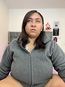 Snapshot of KarlaWild chatting on December 16, 2025, 10:41 am KarlaWild online show from December 16, 2025, 10:41 am