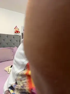 Snapshot of KarlaWild chatting on December 21, 2025, 11:12 am KarlaWild online show from December 21, 2025, 11:12 am