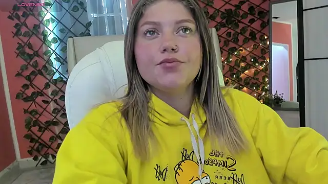 Snapshot of alaia_greyy chatting on May 14, 2026, 12:46 pm alaia greyy online show from May 14, 2026, 12:46 pm