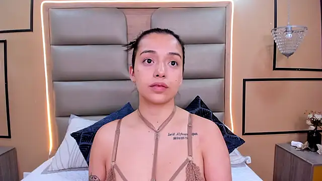 CAYLINCOLLINS online show from October 28, 2025, 3:18 am