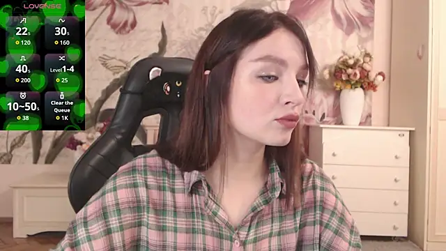 BritneyBarker online show from November 18, 2025, 2:16 am