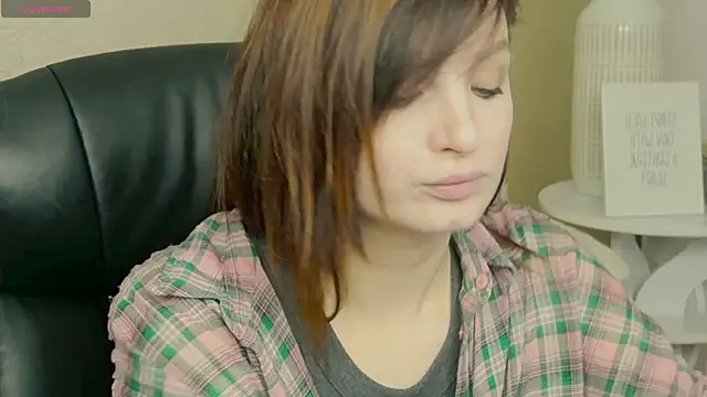 BritneyBarker online show from November 22, 2025, 9:30 am