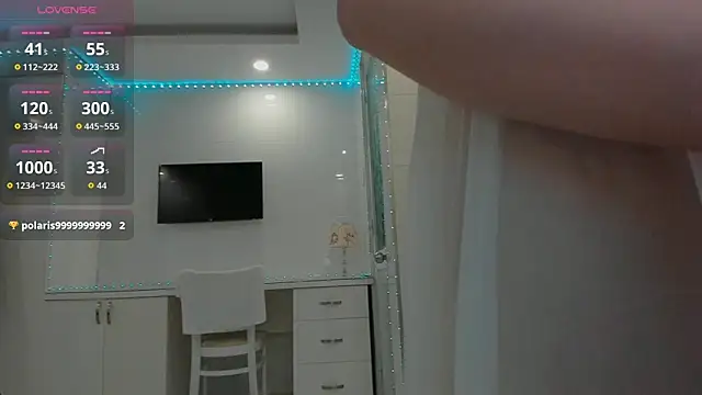 Snapshot of Yuki_miiii chatting on November 4, 2025, 8:45 pm Yuki miiii online show from November 4, 2025, 8:45 pm