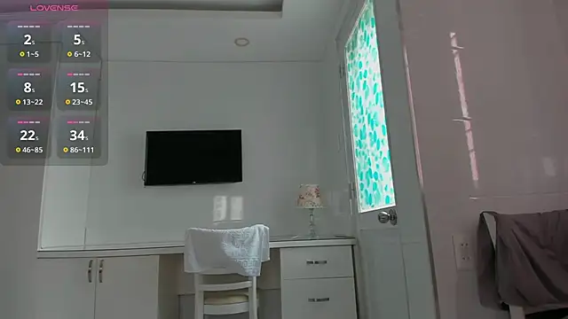 Yuki miiii online show from February 8, 2026, 6:11 am