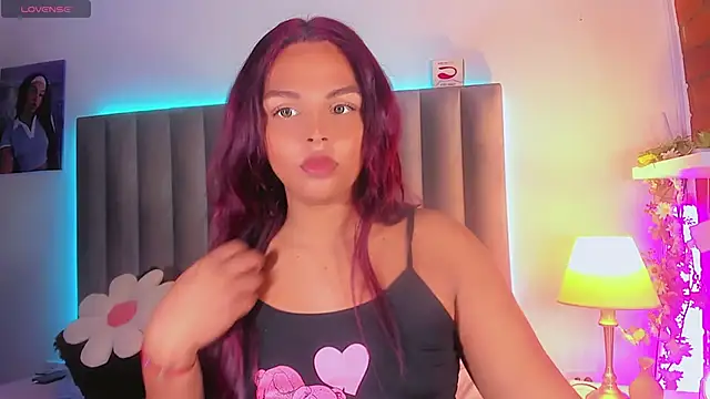 Snapshot of CamiiGarcia chatting on November 6, 2025, 8:24 pm CamiiGarcia online show from November 6, 2025, 8:24 pm