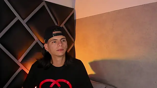 Snapshot of Martshall09 chatting on November 4, 2025, 9:29 pm Martshall09 online show from November 4, 2025, 9:29 pm