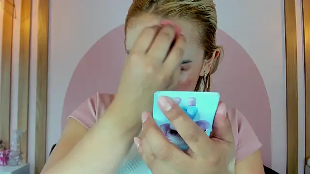 Lannajansen online show from April 13, 2026, 3:27 pm