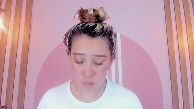 Lannajansen online show from March 14, 2026, 1:39 pm