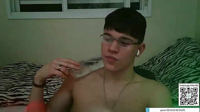 Snapshot of vitorsafado19 chatting on November 14, 2025, 2:04 am vitorsafado19 online show from November 14, 2025, 2:04 am