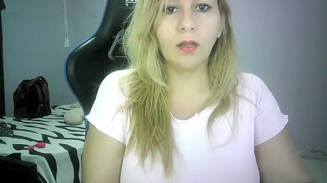 Snapshot of mariana0x chatting on October 29, 2025, 12:04 pm mariana0x online show from October 29, 2025, 12:04 pm