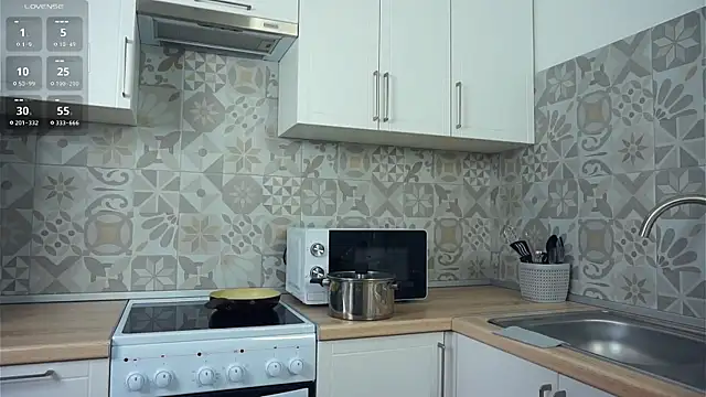 Snapshot of VeronaCritchlow chatting on November 8, 2025, 7:12 am VeronaCritchlow online show from November 8, 2025, 7:12 am