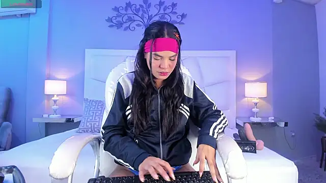 ZoeySnow online show from October 9, 2025, 12:17 pm