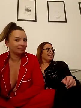 Snapshot of MolliexLexi1 chatting on January 25, 2025, 12:06 am MolliexLexi1 online show from January 25, 2025, 12:06 am