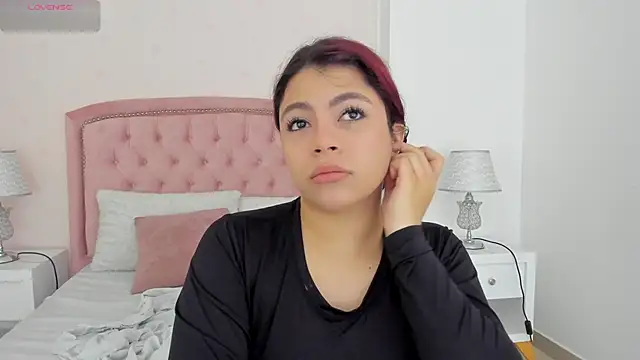 Kendall  Fox online show from November 22, 2025, 6:56 am