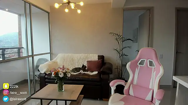 Snapshot of LairaScott chatting on February 26, 2025, 10:15 pm LairaScott online show from February 26, 2025, 10:15 pm