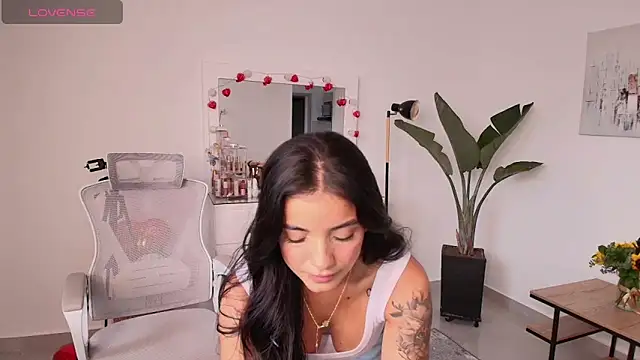 LairaScott online show from February 26, 2026, 9:26 pm