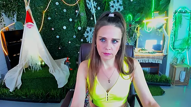 EmiliaBedy online show from December 18, 2025, 9:03 am