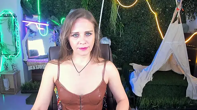 EmiliaBedy online show from November 10, 2025, 5:12 am