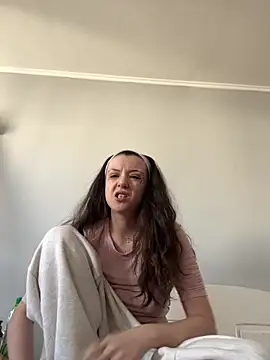 bunnythetailor online show from March 11, 2026, 12:43 pm