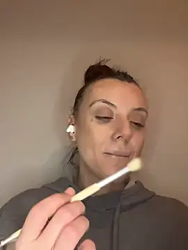 bunnythetailor online show from January 30, 2025, 9:36 pm