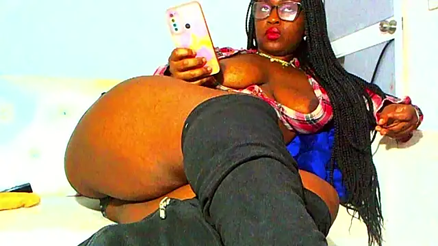 Snapshot of _GENEXYS_ chatting on November 19, 2025, 8:47 am GENEXYS online show from November 19, 2025, 8:47 am