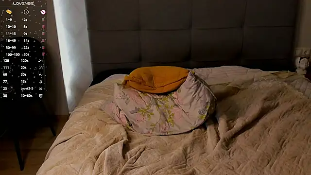 Snapshot of PhilomenaBucker chatting on February 21, 2025, 3:45 am PhilomenaBucker online show from February 21, 2025, 3:45 am