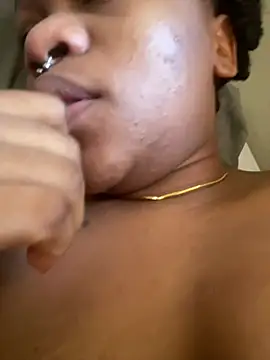 Snapshot of Boneca25 chatting on February 2, 2026, 8:13 am Boneca25 online show from February 2, 2026, 8:13 am