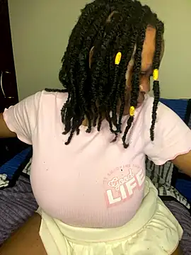 Snapshot of Boneca25 chatting on January 8, 2026, 10:27 pm Boneca25 online show from January 8, 2026, 10:27 pm