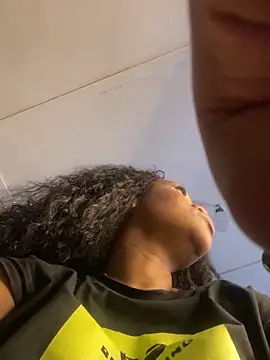 Snapshot of Boneca25 chatting on October 28, 2025, 1:32 pm Boneca25 online show from October 28, 2025, 1:32 pm