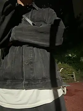 Snapshot of Phil_6677 chatting on September 25, 2025, 4:02 pm Phil 6677 online show from September 25, 2025, 4:02 pm