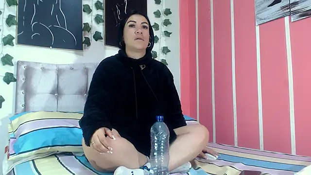 annyevans 1 online show from February 20, 2025, 12:25 pm