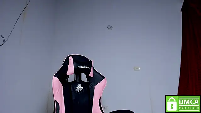 Snapshot of Little_Shaara chatting on October 23, 2025, 9:24 pm Little Shaara online show from October 23, 2025, 9:24 pm