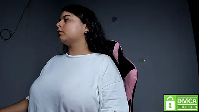 Snapshot of Little_Shaara chatting on October 28, 2025, 8:08 pm Little Shaara online show from October 28, 2025, 8:08 pm